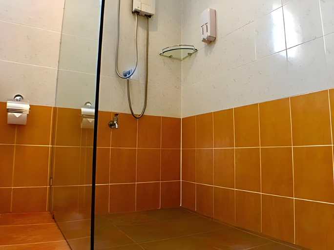 Bathroom 4, Trat Center Hotel, Muang Trat