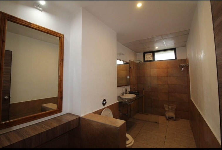Bathroom, Mist n Meadows Resort, Sirmaur