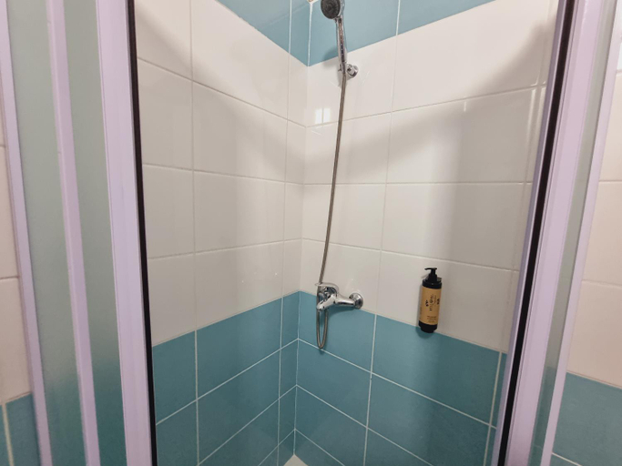 Bathroom 3, Teo's Deluxe Studios, Vlorës