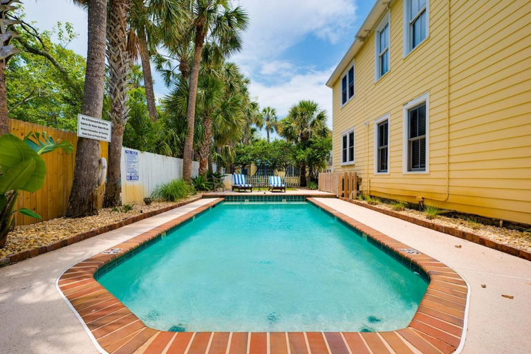 Sport & Beauty, Be A Nomad - Pool - 1bdr Just 1 Block to the Beach, Duval