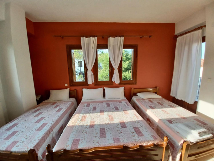 Others 5, Maravelias Rooms, Thessaly