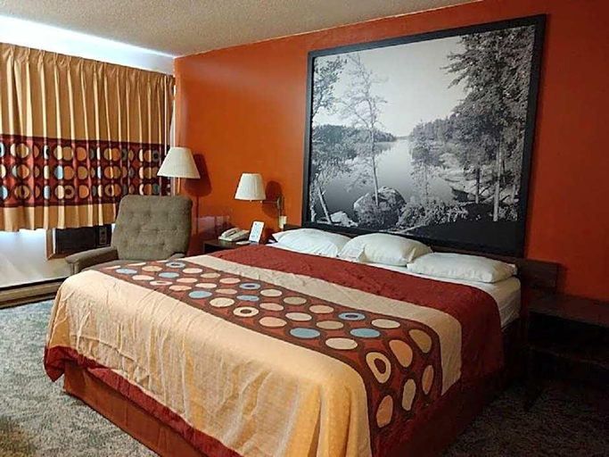 Bedroom 3, Iron Mountain Inn & Suites MI US 2, Dickinson