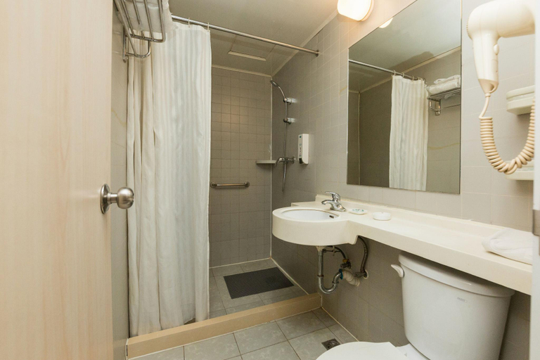 Bathroom 3, Jinjiang Inn Changchun Xi An Avenue Branch, Changchun