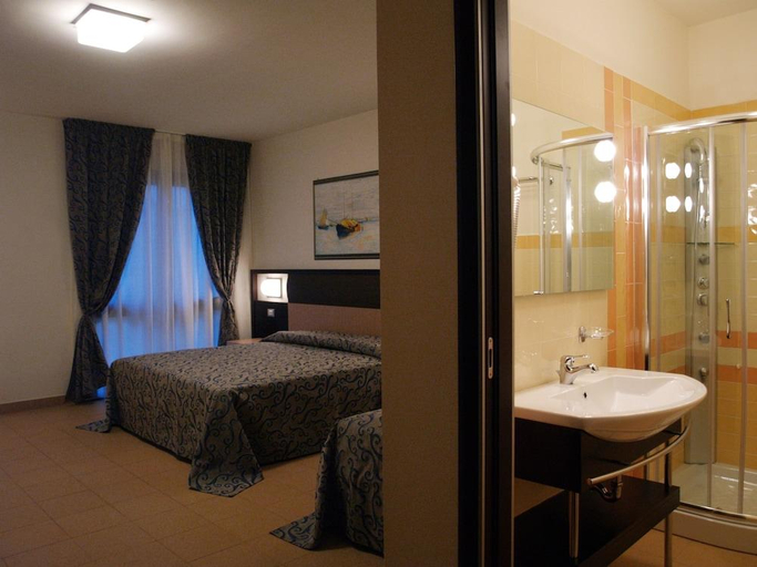 Bathroom 5, Riva Marina Resort - CDSHotels, Brindisi