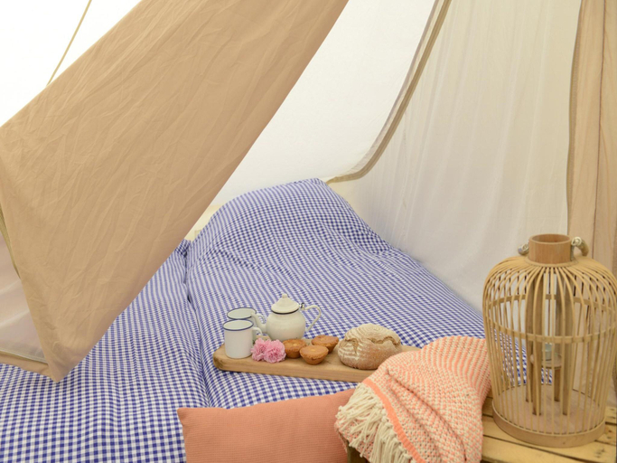 Bedroom 3, Tent Lodge With Private Kitchen and Bathroom, Zijpe