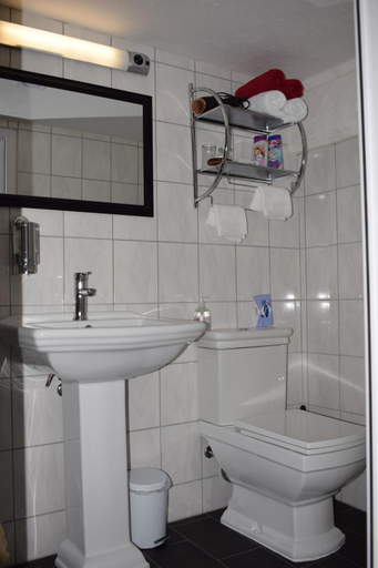 Shower 3, Landgasthaus Tenne am Schloss Romrod, Vogelsbergkreis