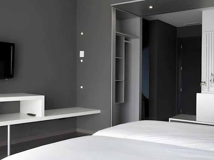 Bedroom 3, Mas Monzon Hotel, Huesca