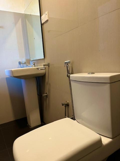 Bathroom 4, Kamatha Hotel & Restaurant, Hambantota