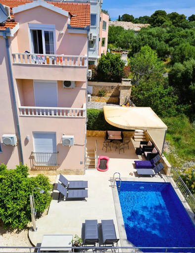 Sport & Beauty 3, Villa Maja, Okrug