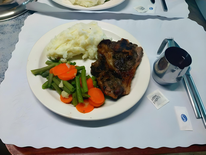 Food & Drinks 5, Golden Peak Motel, Parkes