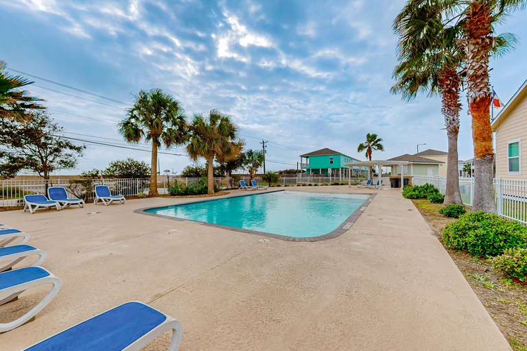 Sport & Beauty 2, Barnacle House, Aransas