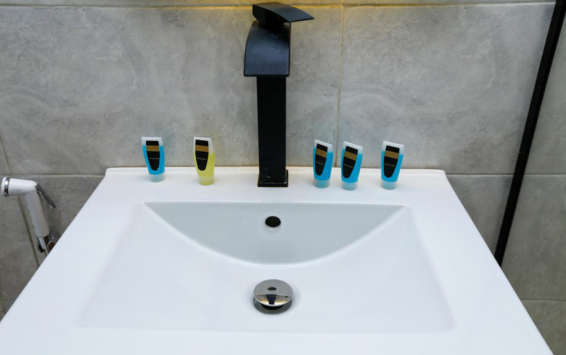 Bathroom 2, Pyramids View Modern Apartment & Pharaohs Alphabet, Al-Ahram