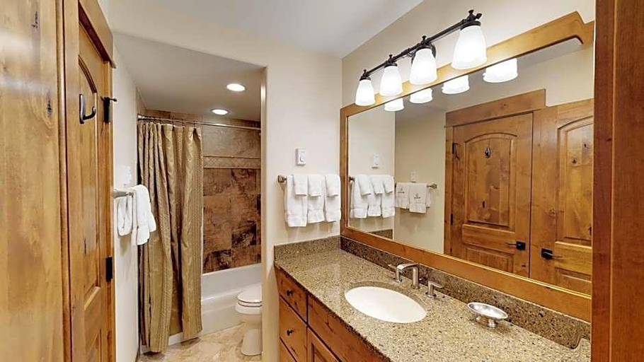 Bathroom 3, Montaneros In Vail, Eagle