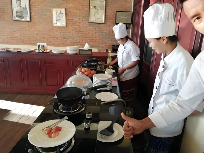 Food & Drinks 3, Pon Arena Hotel, Khong