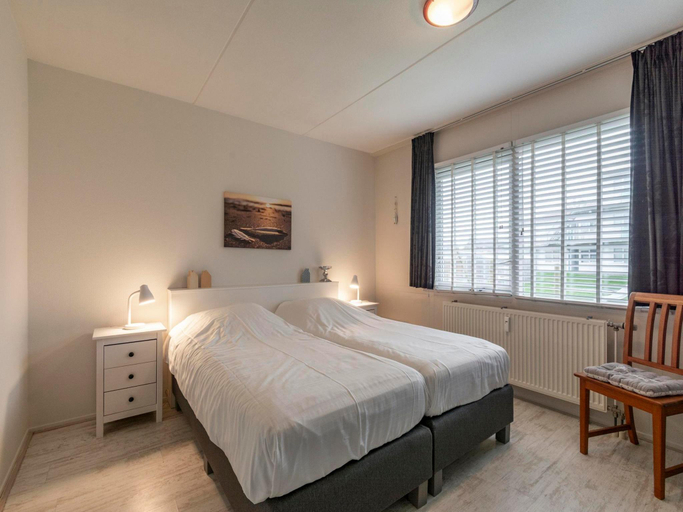 Bedroom 2, Beach Apartment 7 for 4 guests in Callanstoog, Zijpe