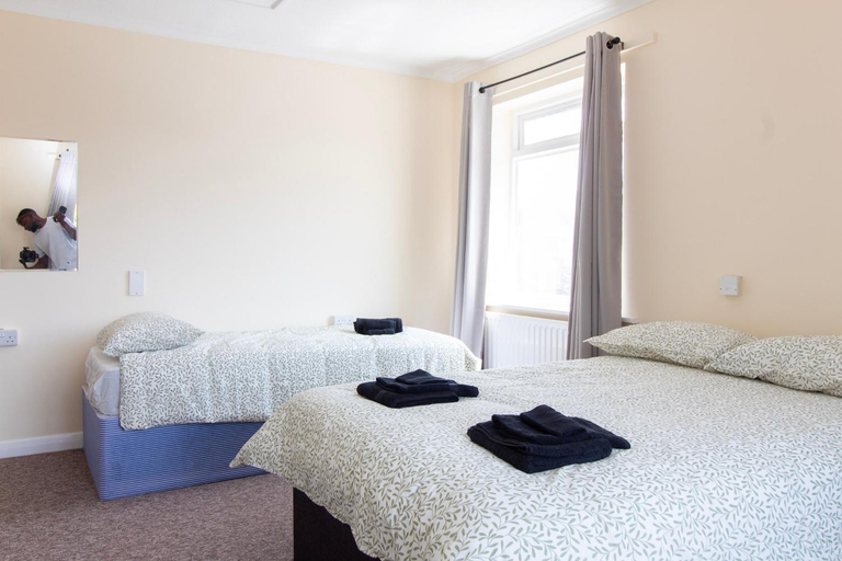Bedroom 2, Brookvale Guest House Room 12, Southampton
