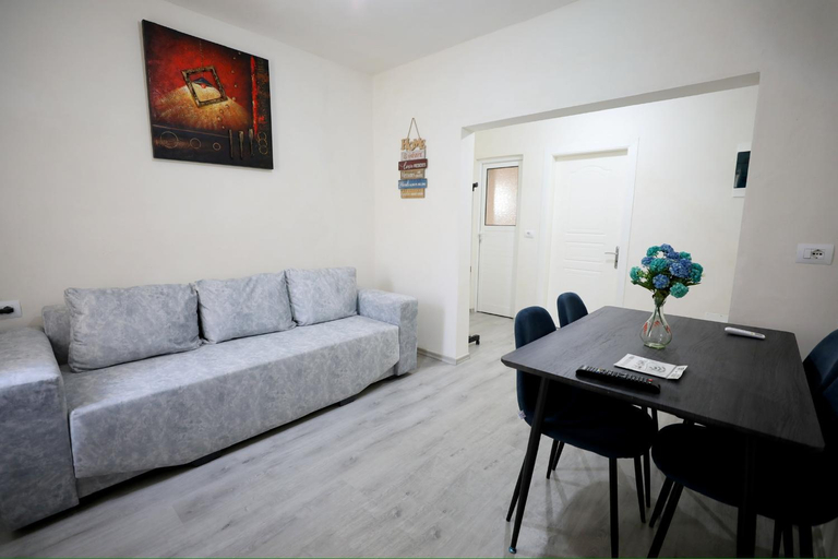 Krisli Escape - Just a Minute to the Beach, Sarandës