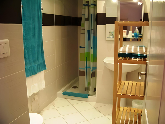 Bathroom 3, Auberge du Vieux Tour, Calvados