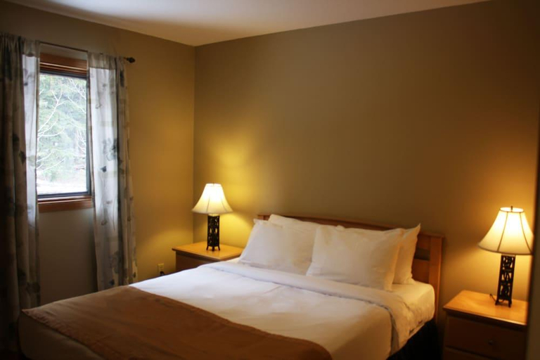 Bedroom 3, Overlander Mountain Lodge, Division No. 14