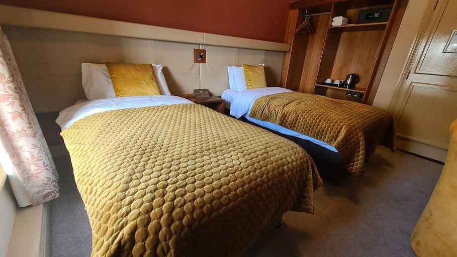 Bedroom 3, Farnham Arms Hotel