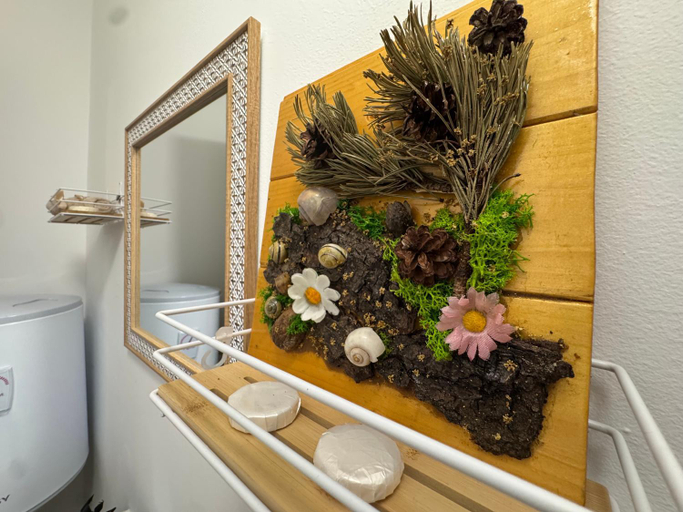 Bathroom 4, La Mosie, Cetariu