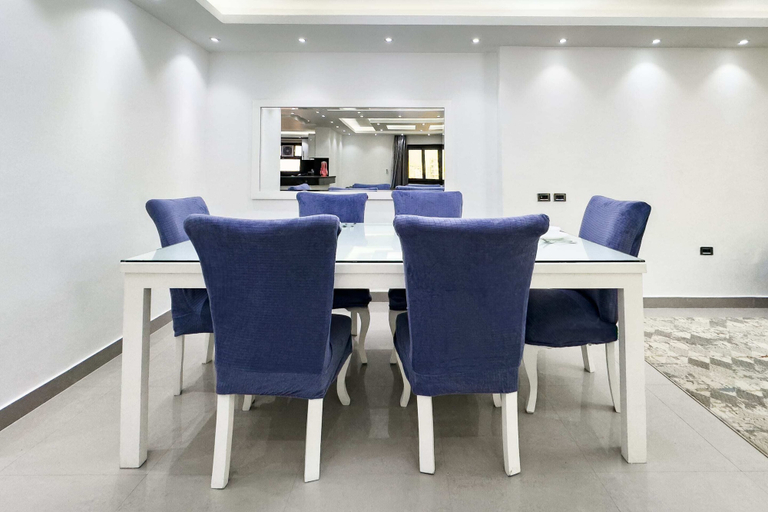 Dining 4, Xuru Stays I The Bold & Bright 3bdr Apt. 15 Min To Airport, Nasr City 1