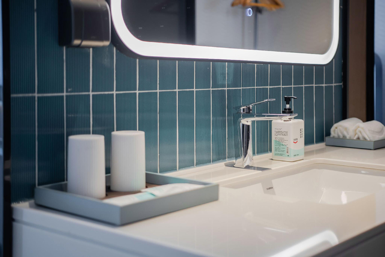 Bathroom 3, Echarm Hotel Zhanjiang Haibin Avenue Wanda Plaza, Zhanjiang