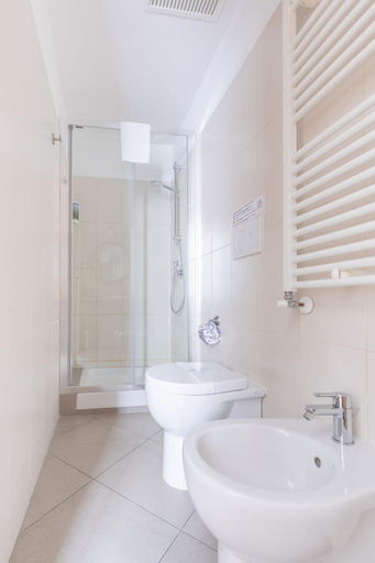 Bathroom, Castel Sant'Angelo Inn, Rome
