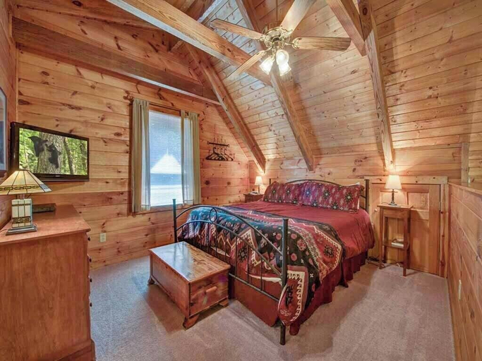 Bedroom 3, Bear's Den by Jackson Mountain Rentals, Sevier