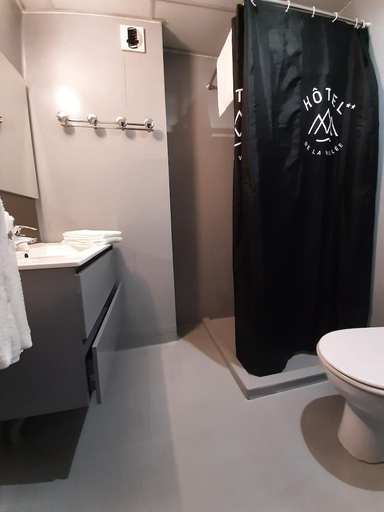 Bathroom 3, Hotel de La Vallee, Doubs