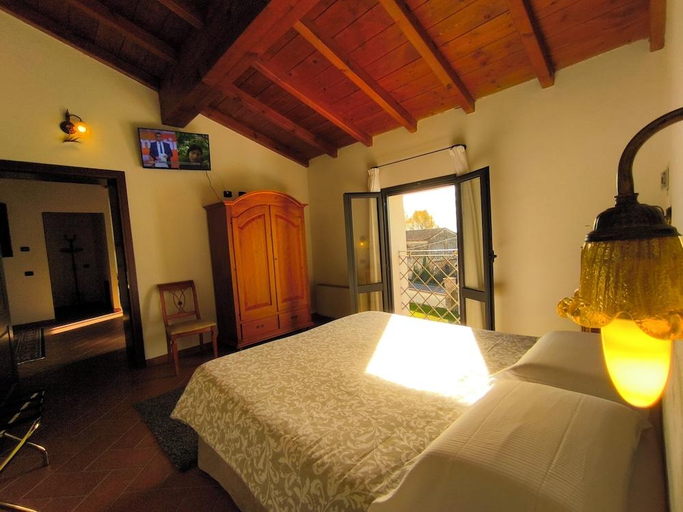 Bedroom 2, Volivia Relais Hotel, Mantua