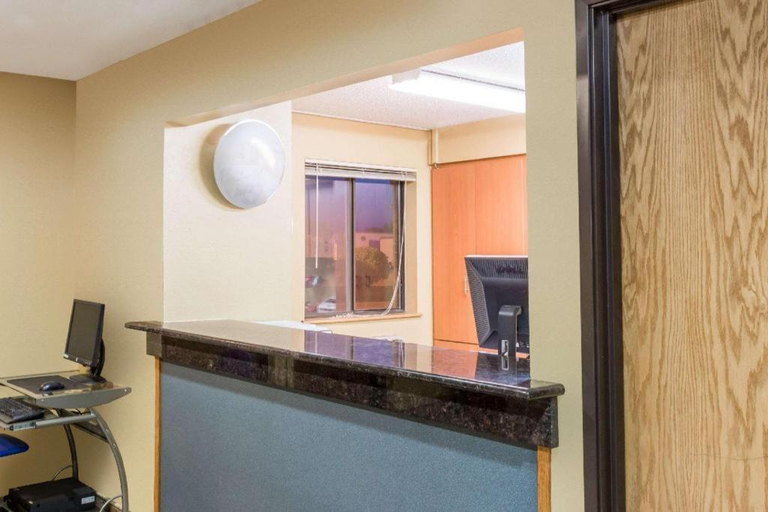 Others 4, Super 8 by Wyndham Franklin/Middletown Area, Warren