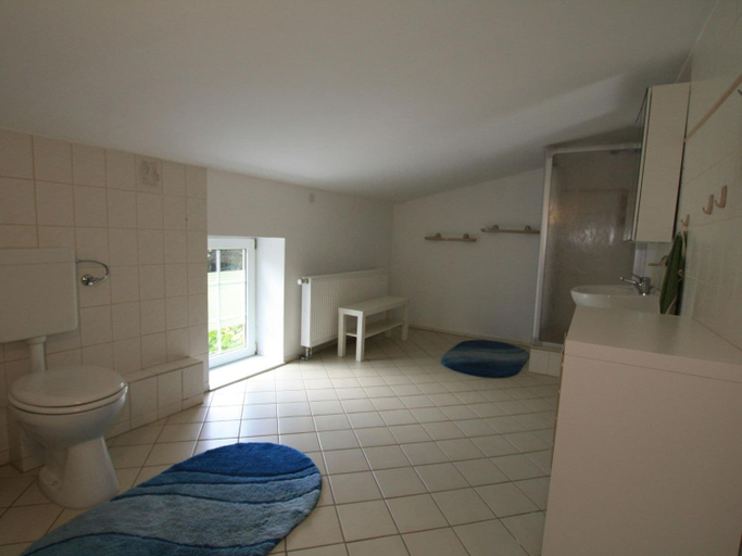 Bathroom 2, Ferienhaus in Petersdorf mit schonem Garten, Mecklenburgische Seenplatte