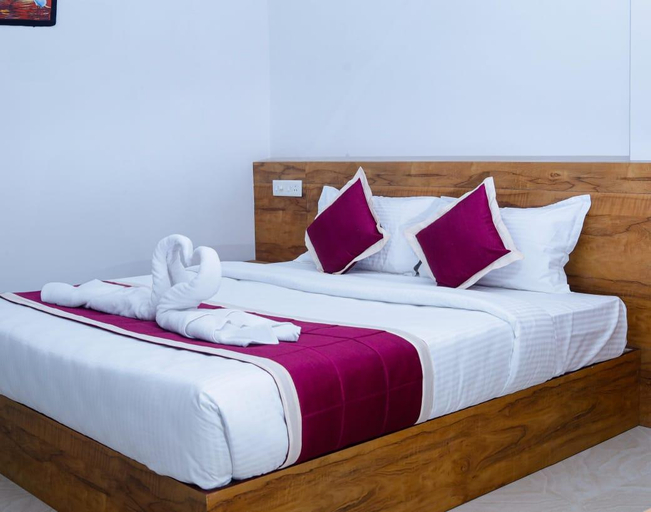 Bedroom 2, Ramakkalmedu Holidays Inn, Theni
