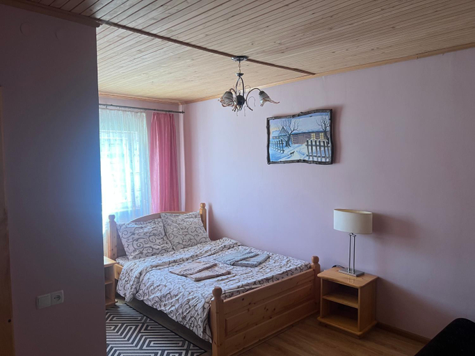 2, Gemutlich haus, Rakhivs'kyi