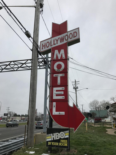Others 3, Hollywood Motel, New Castle