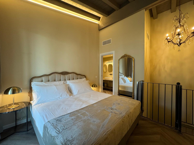 Others 5, Aria Executive Resort, Brescia