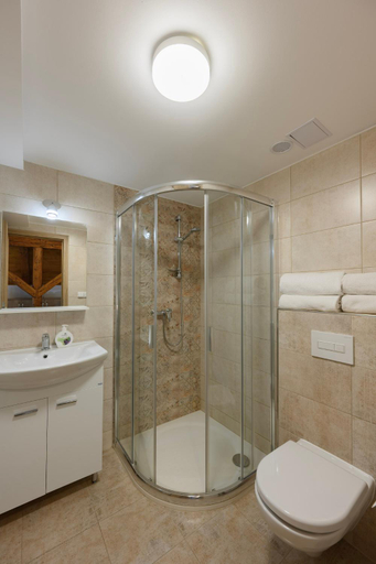 Bathroom 2, Apartmany Mezivodi, Vsetín