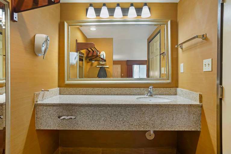 Bathroom 4, Best Western Exeter Inn & Suites, Tulare