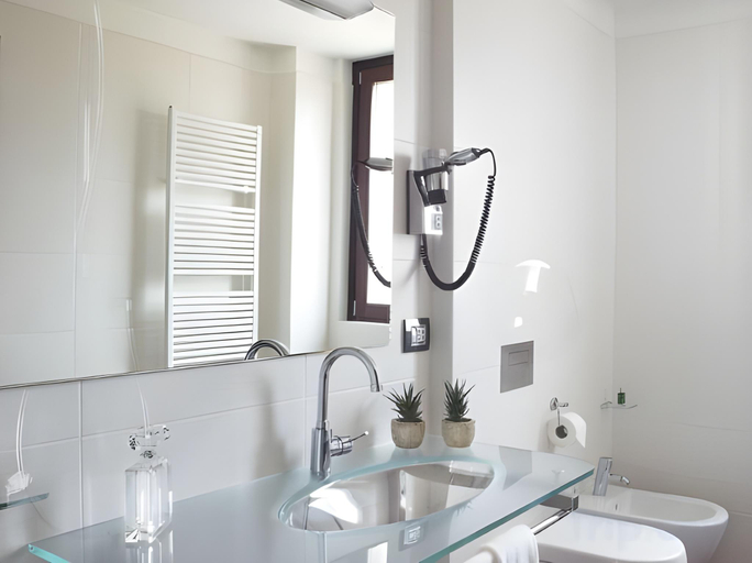 Bathroom 4, Palazzo di Varignana, Bologna