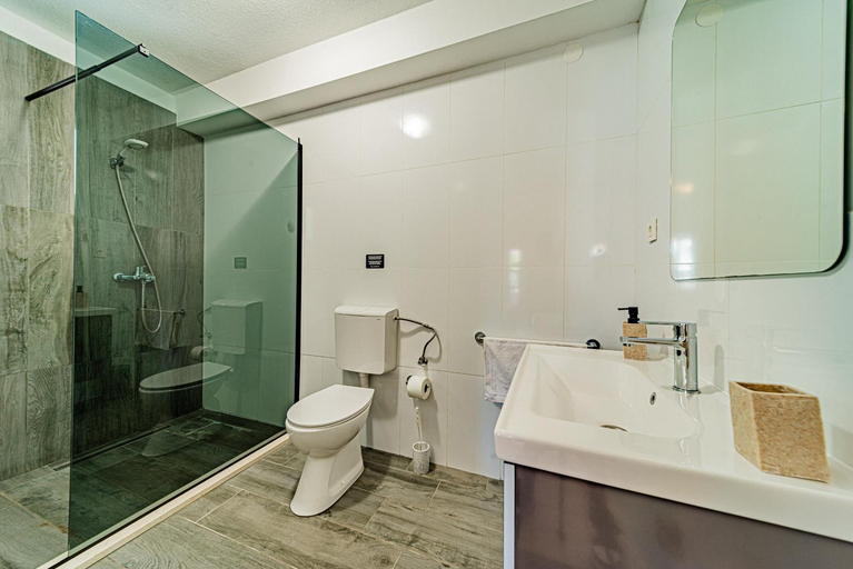 Bathroom 2, Rooms & Apartments Mirakul, Vela Luka