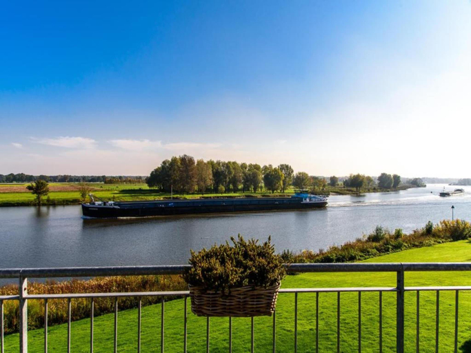 Others 5, Villa in Arcen with Free Thermal Bath Access, Arcen en Velden