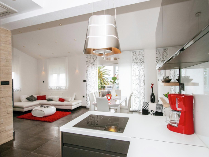 Others 3, Luxurious Apartment in Zadar with Garden, Zadar