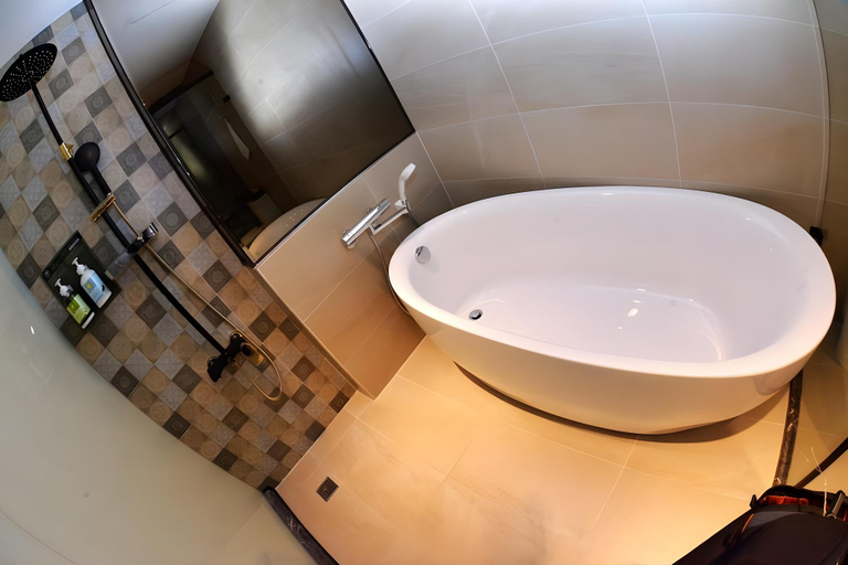 Bathroom 3, Joint, Nantou