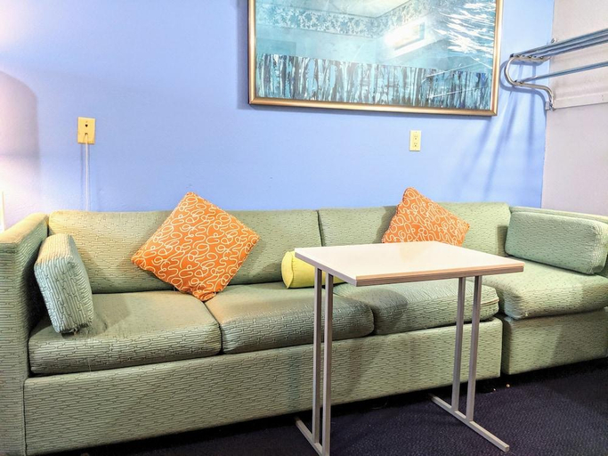 Others 4, Executive Inn, Carroll