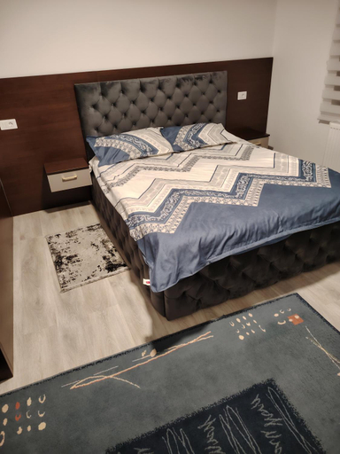 Others 5, Ge-Lux, Avram Iancu