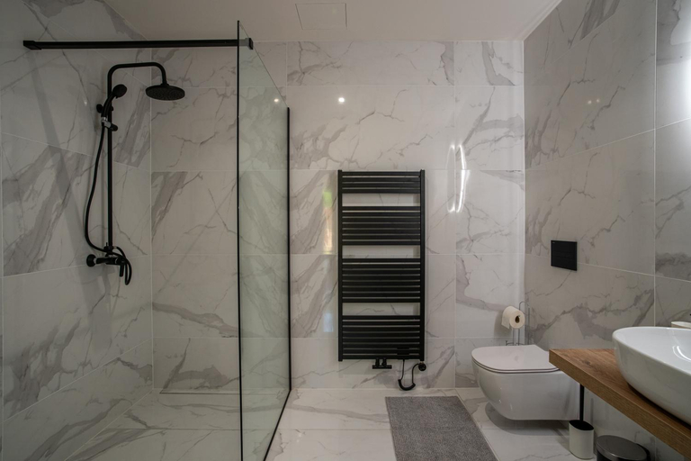 Shower 4, Rezidence Jezerní, Klatovy