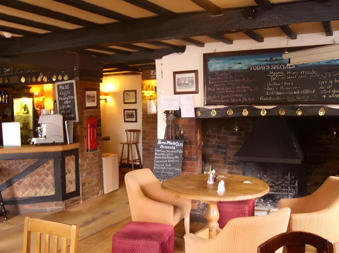 Food & Drinks 4, The Crown Aldbourne, Wiltshire