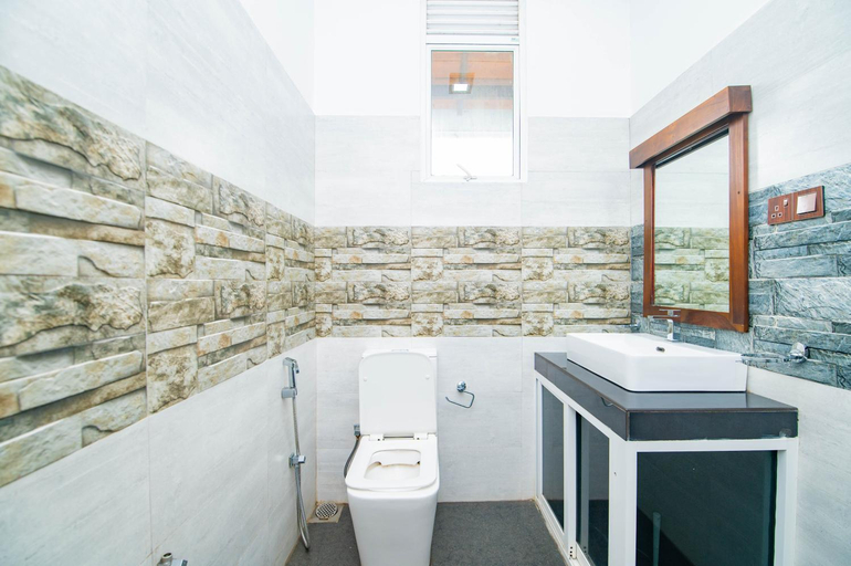 Bathroom 3, Thimaya Holiday Resort, Nuwara Eliya