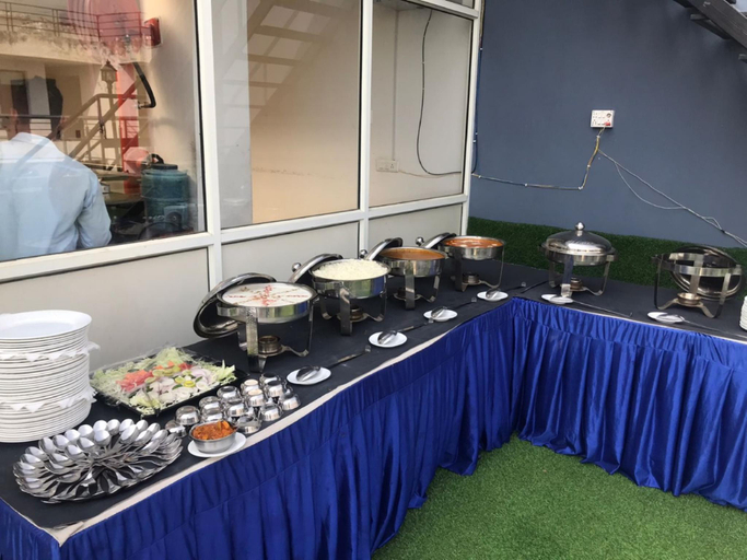 Food & Drinks 4, Goroomgo Skyee Residency Sarangpur Chandigarh, Chandigarh